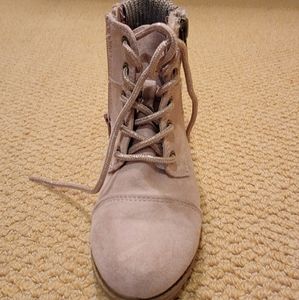 Steve Madden tan Girls Boots.  Size 11